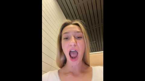 Media: lia__love Stripchat 2025-10-24 15:16:00