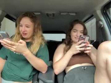 Media: nura_n_sarah Stripchat 2025-10-24 08:04:00