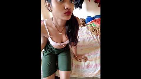 Media: unique_momanddaughterrs Stripchat 2025-10-24 05:02:00