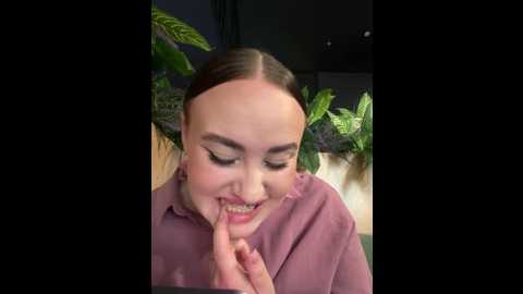 Media: kirasunshine Stripchat 2025-10-25 07:49:00