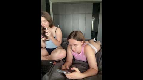 nura_n_sarah