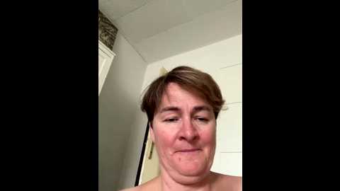 Media: milf_love_fist99 Stripchat 2025-10-26 12:40:00