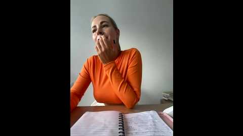 Media: streetdoll Stripchat 2025-10-26 10:21:00