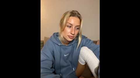 Media: belle98 Stripchat 2025-10-27 16:17:00