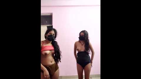 Media: hot_komaal Stripchat 2025-10-27 15:13:00