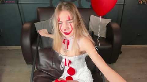 Media: serenacrystall Stripchat 2025-10-27 04:32:00