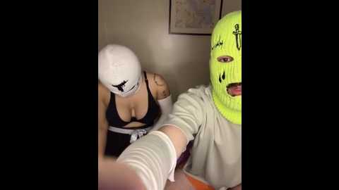 Media: sohardcoule Stripchat 2025-10-27 21:57:00