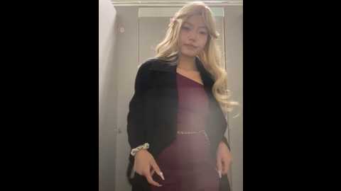 Media: xixi_28 Stripchat 2025-10-27 03:23:00