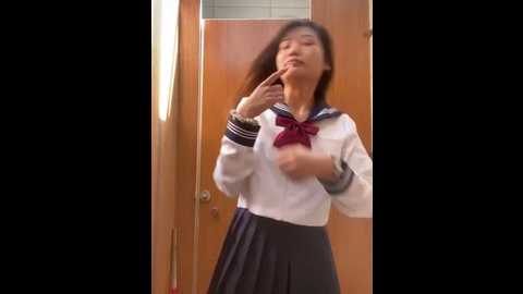 Media: xixi_28 Stripchat 2025-10-28 03:25:00