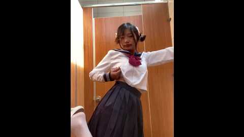 Media: xixi_28 Stripchat 2025-10-28 04:14:00