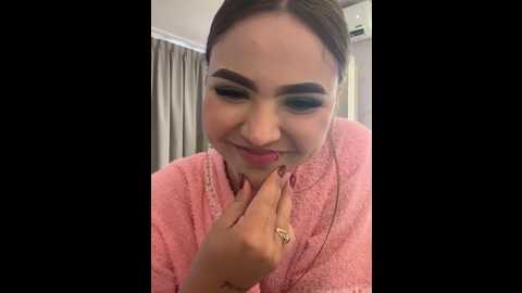 Media: beella1_ Stripchat 2025-10-29 18:15:00