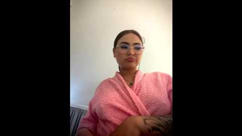 Media: beella1_ Stripchat 2025-10-29 18:23:00