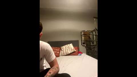 Media: youngcouple2007 Stripchat 2025-11-02 06:17:00