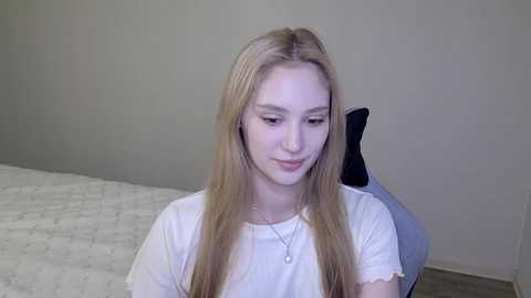 Media: layla001 Stripchat 2025-11-07 06:12:00