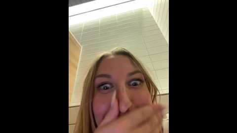 Media: sweet___emily Stripchat 2025-11-07 17:52:00