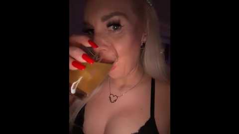 Media: mia_xxx Stripchat 2025-11-11 20:09:00