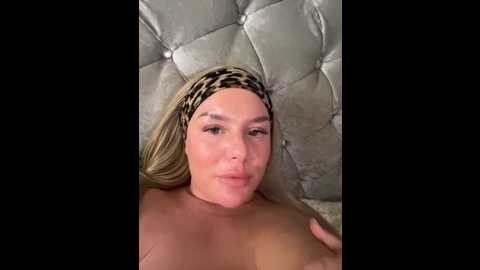 Media: naughtychelseaxox Stripchat 2025-11-12 01:31:00