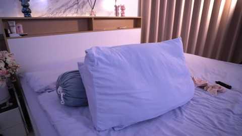 Media: cute_foxy@xh Stripchat 2025-11-14 03:18:00