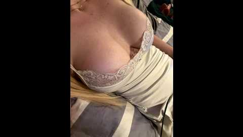 hornyblond_bella