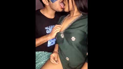 Media: midnight_star1 Stripchat 2025-11-14 00:37:00